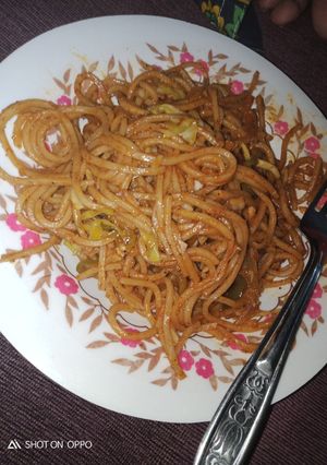 વેજીટેબલ હક્કા નુડલ્સ(Vegetable hakka Noodles Recipe in Gujarati) રેસીપી મુખ્ય ફોટો