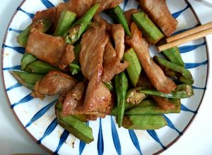 Hình của món Đậu bắp xào thịt heo.