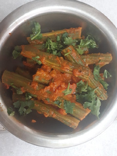 મસાલા વાડી સરગવાની શીંગ નું શાક (Sargva Shing Shak Recipe in Gujarati) રેસીપી મુખ્ય ફોટો