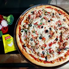 A picture of Chicken Tikka pizza🍕.