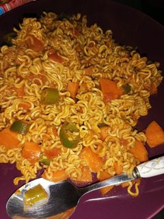 صورة لوصفة اندومي بالخضار لا يفوتكم 😋👌🏻