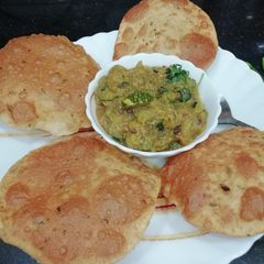 A picture of Methi Ajwain Poori.
