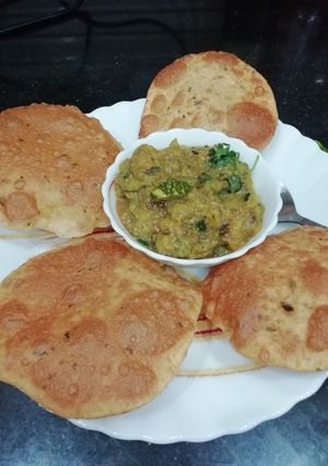 A picture of Methi Ajwain Poori.
