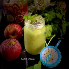 A picture of 𝐀pple 𝐒pinach 𝐆reen 𝐒moothie 🍎 ⁣.
