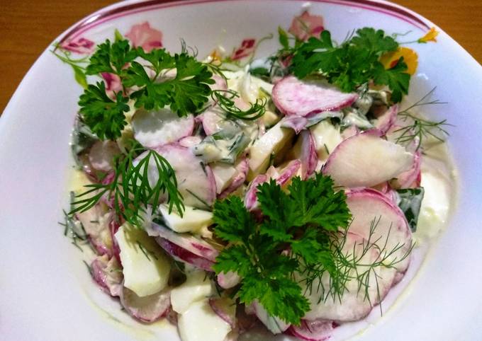 Салат из редиски со сметаной