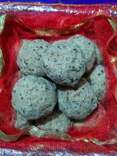 अलसी आटा लड्डू (Alsi atta ladoo recipe in hindi) रेसिपी मुख्य फोटो