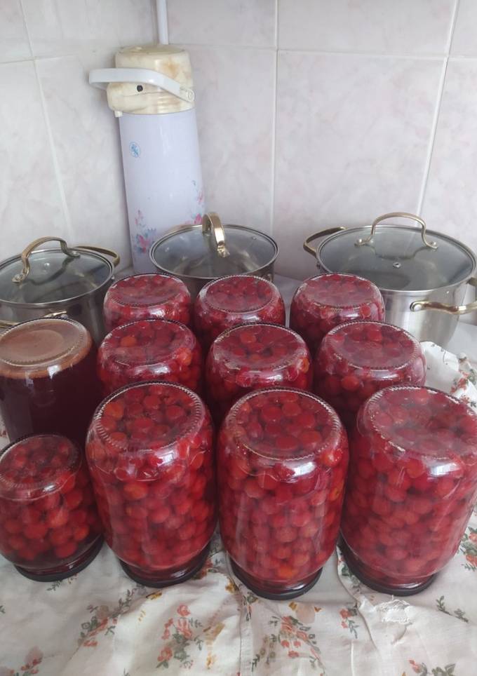 Вишня у власному соку на зиму