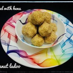 A picture of Peanut ladoo.
