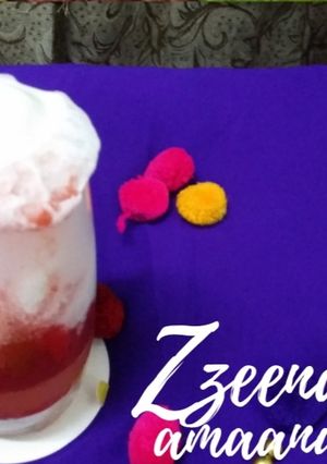 A picture of Strawberry Vanilla Float.