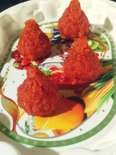 गाजर के मोदक(gajar ke modak recipe in hindi) रेसिपी मुख्य फोटो