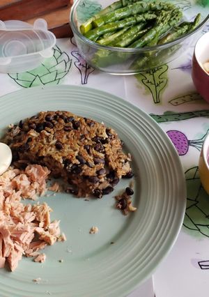 Una foto de Tortilla de porotos negros y arroz