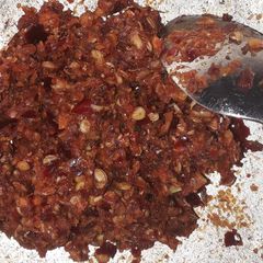 A picture of Lehsun chutney.