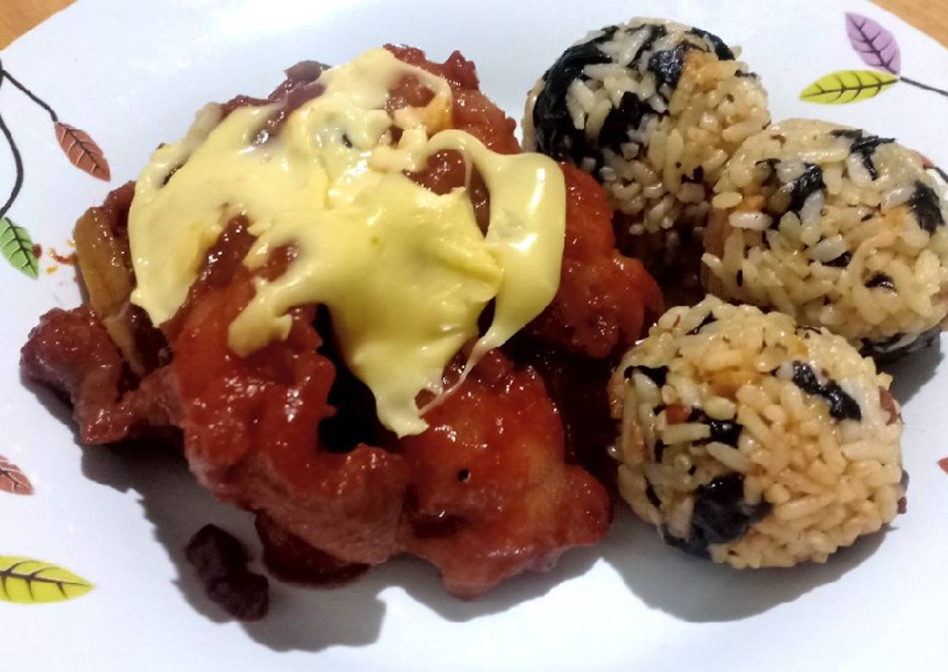Maeun Dakbal + Jumeokbap [Ceker Pedas Tanpa Tulang + Bola² Nasi]