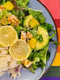 Petto di pollo con ananas e avocado