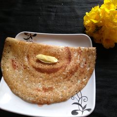 A picture of Davangere benne dosa / davangere butter dosa.