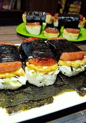 A picture of Spam Musubi.