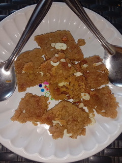 કાજૂ બદામ સુખડી (Kaju Badam Sukhdi Recipe In Gujarati) રેસીપી મુખ્ય ફોટો
