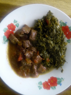 A picture of Stewed liver and vegetables.