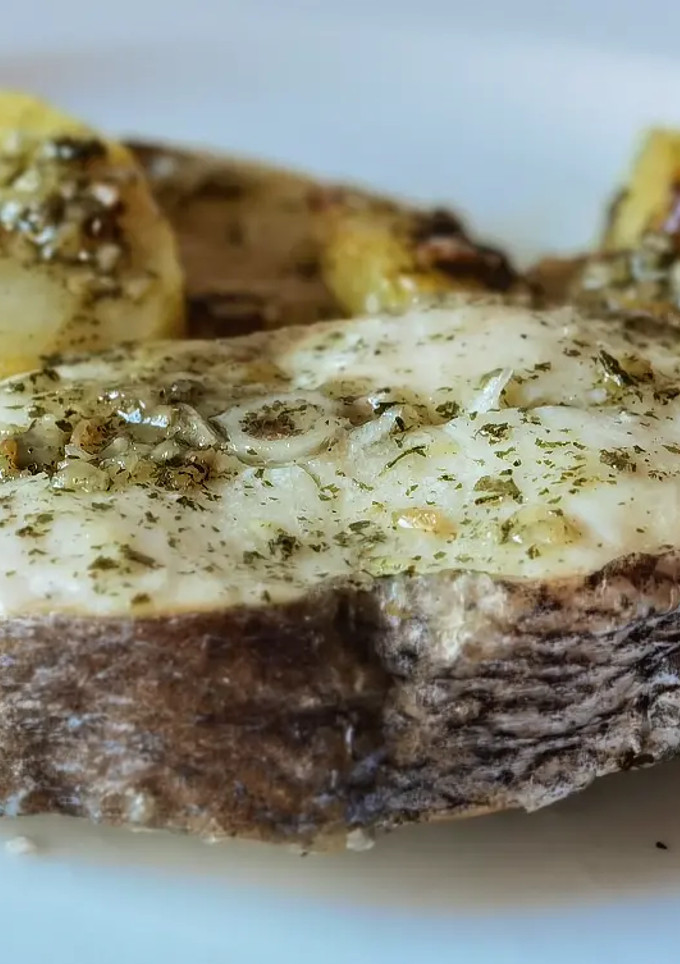 Una foto de Merluza con patatas en airfryer