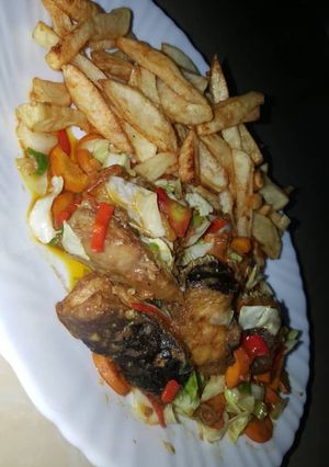 A picture of Dankali with fish and veg.