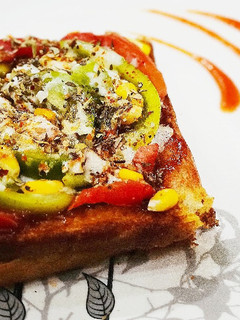चीज़ ब्रेड पिज़्ज़ा (Cheese bread pizza recipe in hindi) रेसिपी मुख्य फोटो