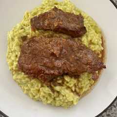 Una foto de Risotto pesto con picana al ajo