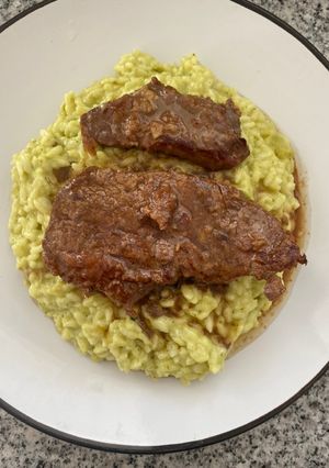 Una foto de Risotto pesto con picana al ajo