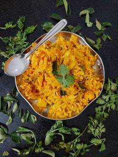 વઘારેલા ભાત (Vagharela Bhat Recipe In Gujarati) રેસીપી મુખ્ય ફોટો