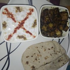A picture of Methi Aloo,Raita and chapati.