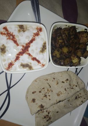 A picture of Methi Aloo,Raita and chapati.
