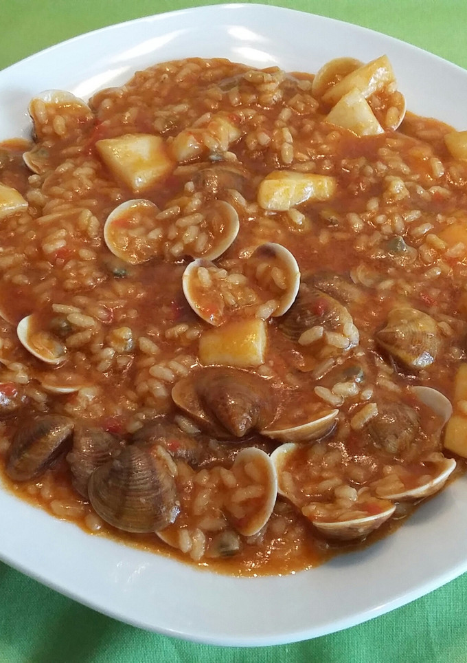 Una foto de Arroz caldoso con almejas y chocos