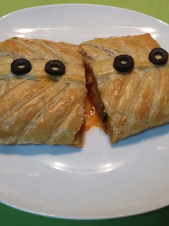 Una foto de Trenza de hojaldre con fritada y langostinos