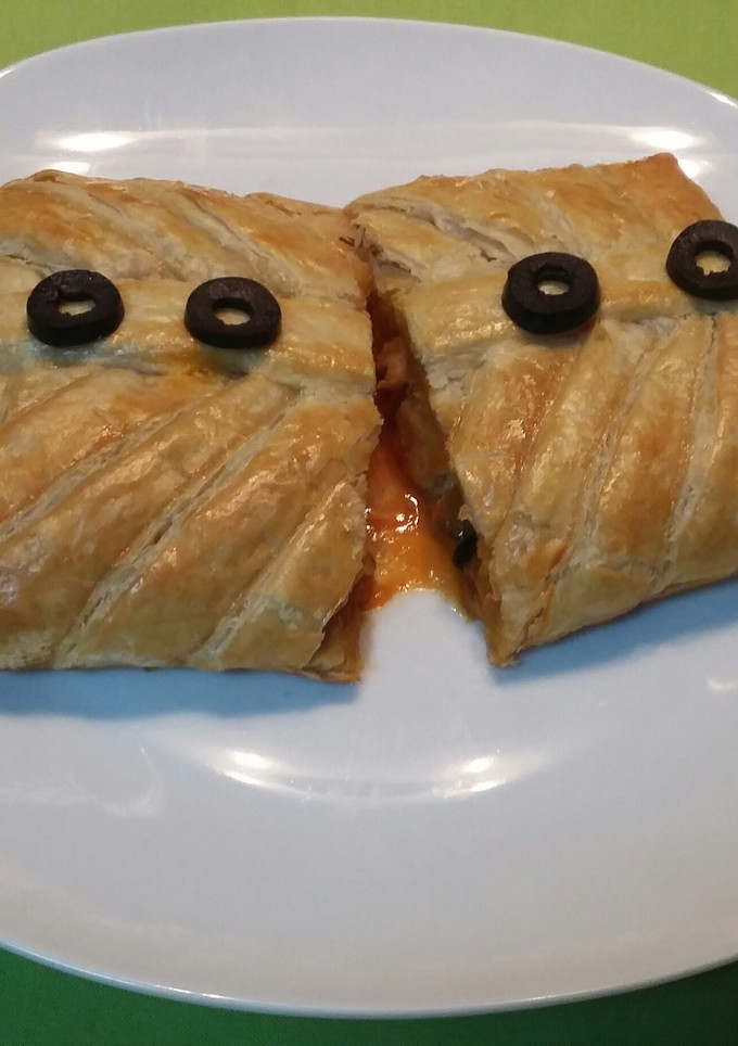 Una foto de Trenza de hojaldre con fritada y langostinos 