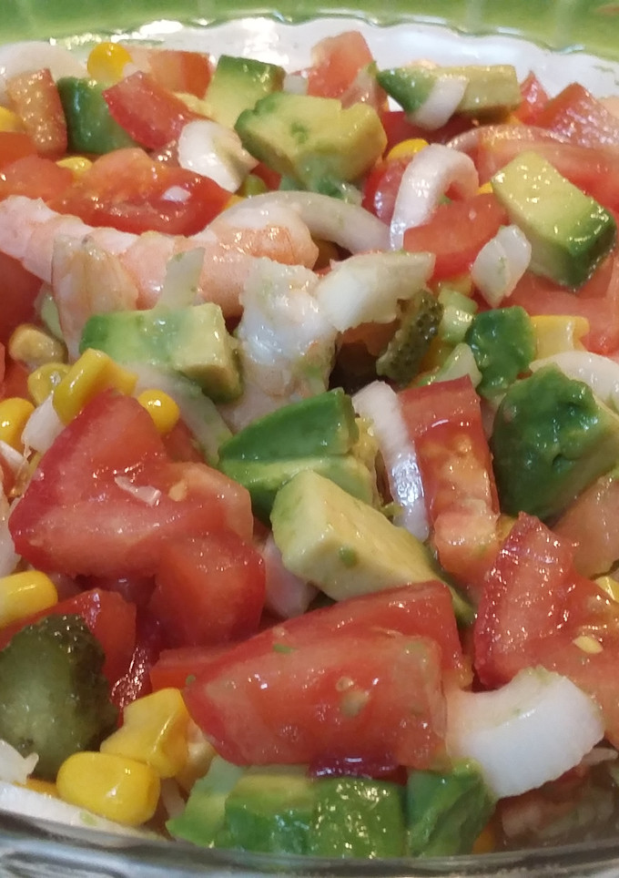 Una foto de Cóctel de verduras con langostinos