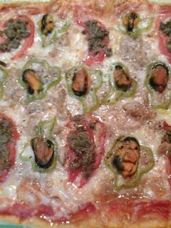 Una foto de Pizza hojaldre marinera