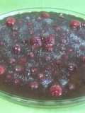 Tarta chocoflan con frutos rojos