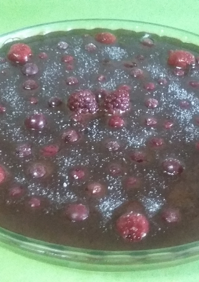 Una foto de Tarta chocoflan con frutos rojos