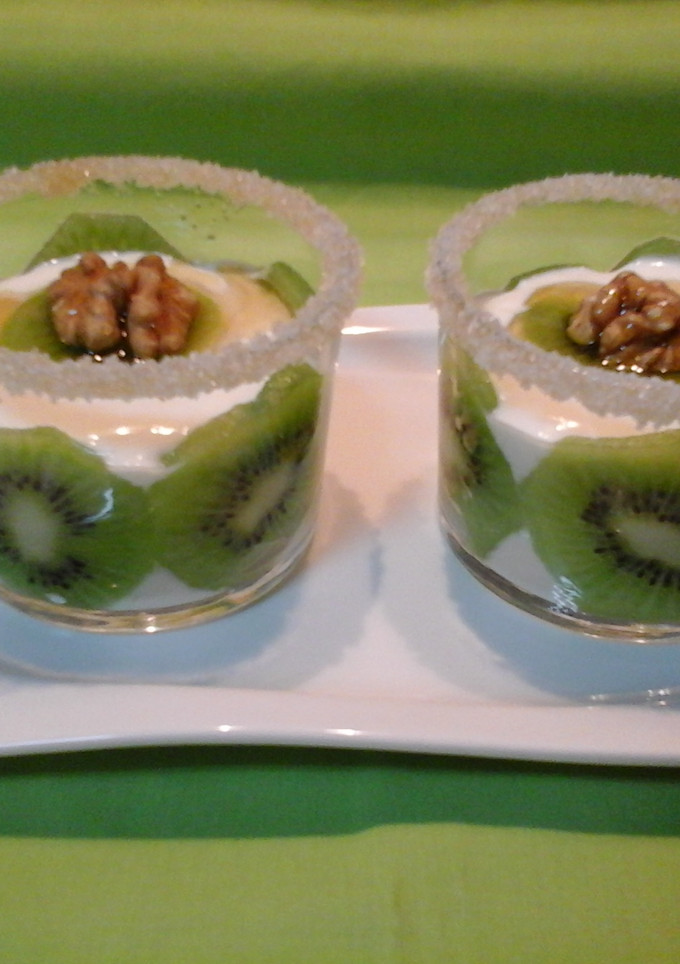Una foto de Griego con kiwi 