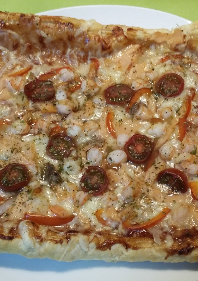 Una foto de Hojaldre de salmón y gambas