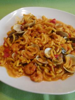 Una foto de Fideos a la marinera