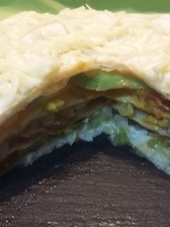 Una foto de Enchilada mexicana pa' ti y pa' tu hermana
