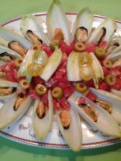 Una foto de Endibias con mejillones