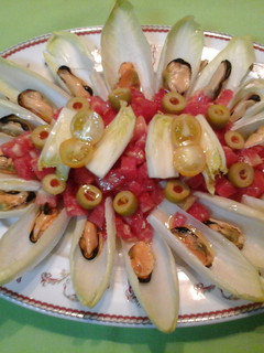 Una foto de Endibias con mejillones
