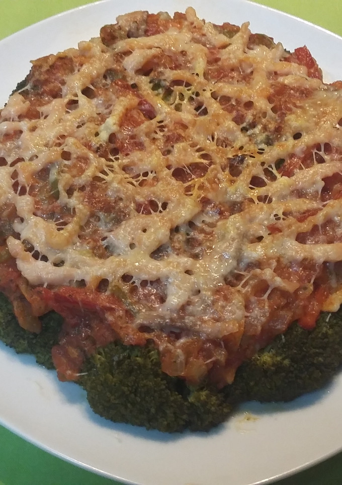 Una foto de Brócoli con salmón al grill 