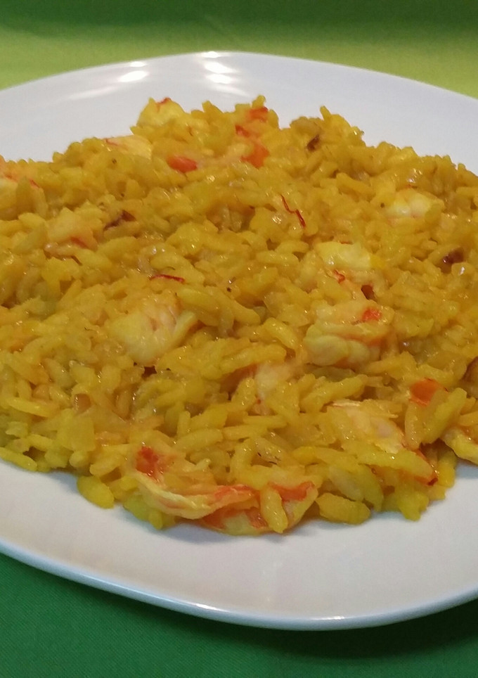 Una foto de Rissotto al azafrán con langostinos