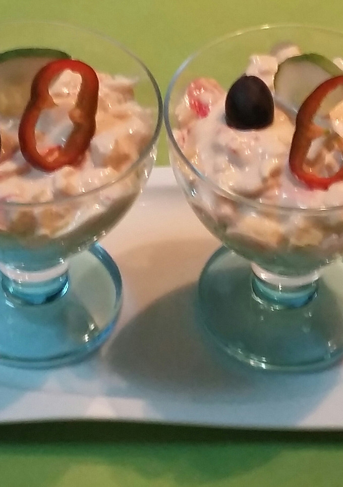 Una foto de Cóctel tropical con langostinos