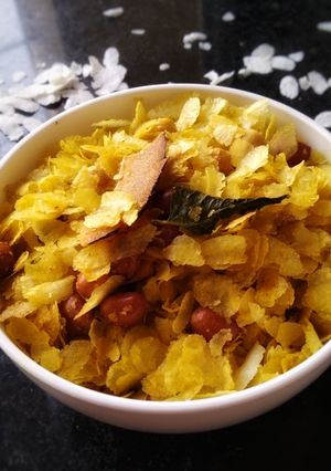 A picture of Poha chivda.