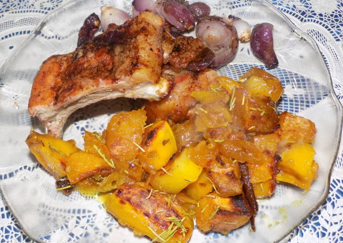 Ribs a la cerveza con batatas acarameladas al curry