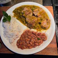 Foto principal de Costilla de Puerco en Salsa de Chile Hatch con Nopales