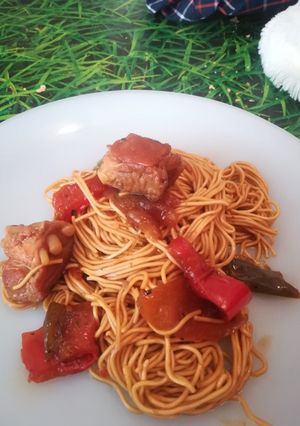 Una foto de Pasta china con costillas